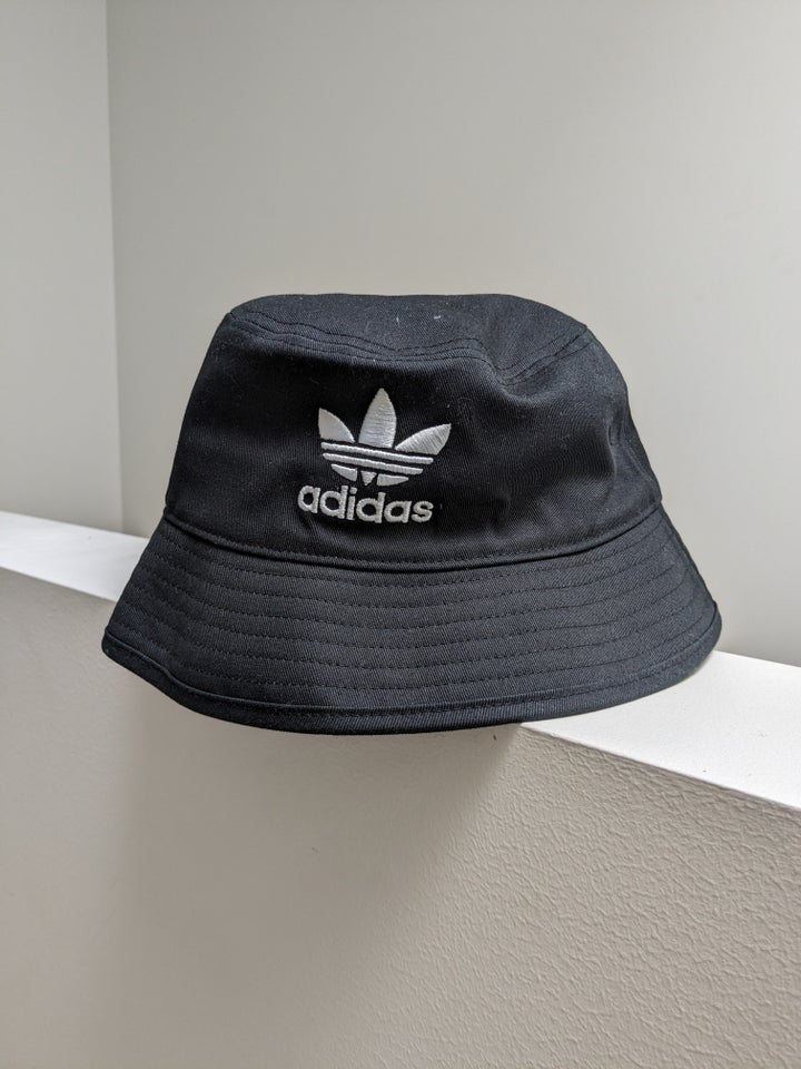 Andet, Bøllehat, Adidas