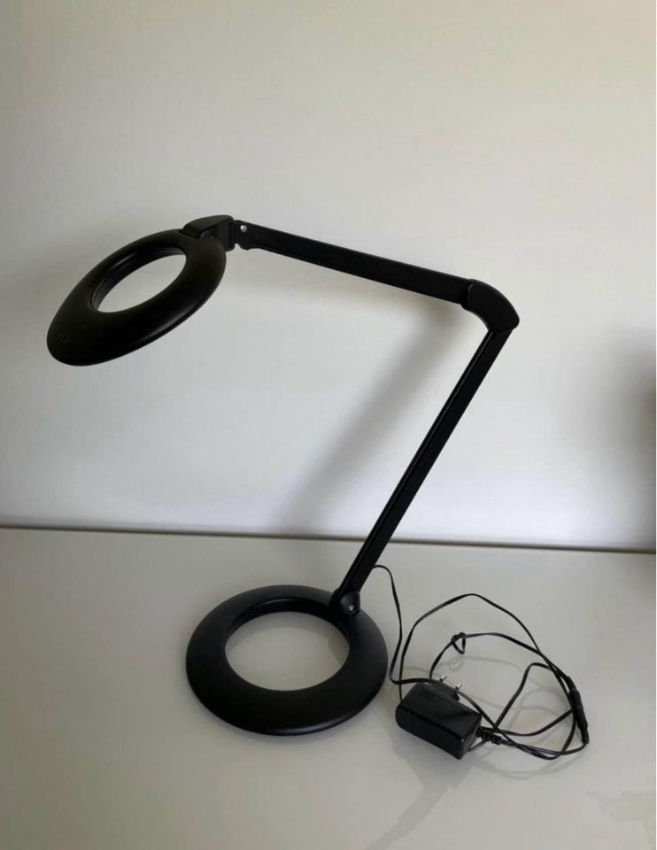 Luxo bordlampe