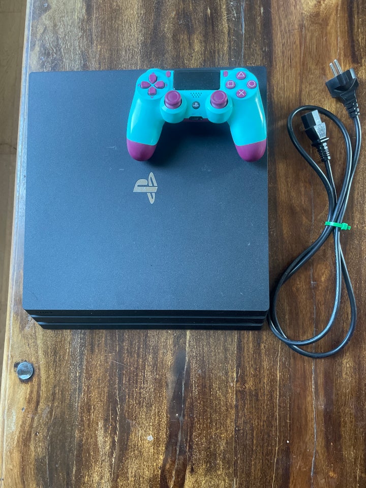 Playstation 4 Pro, CUH-7116B, God