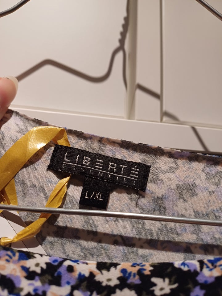 Bluse, Liberté, str. 42