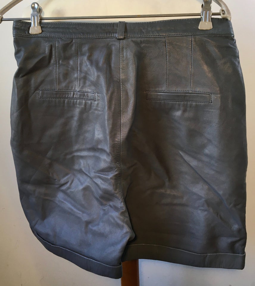 Shorts, Won Hundred, str. 36