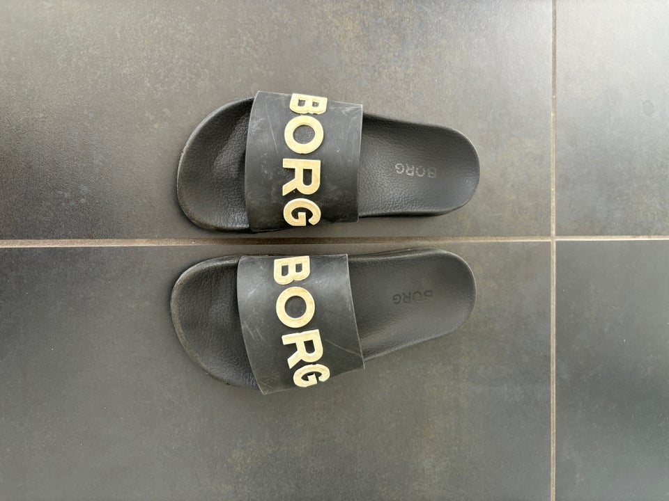 Sandaler, str. 33, Borg