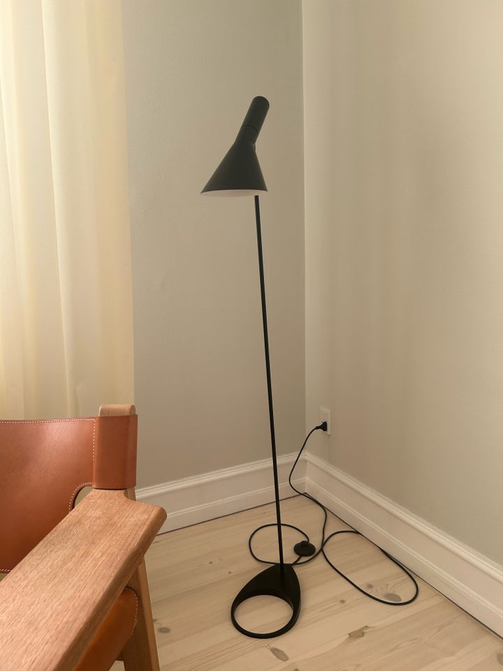 Gulvlampe, Arne Jacobsen