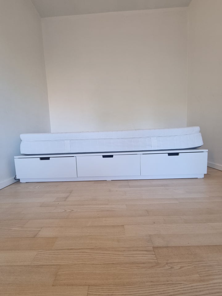 Enkeltseng, Ikea, b: 90 l: 200 h: 30