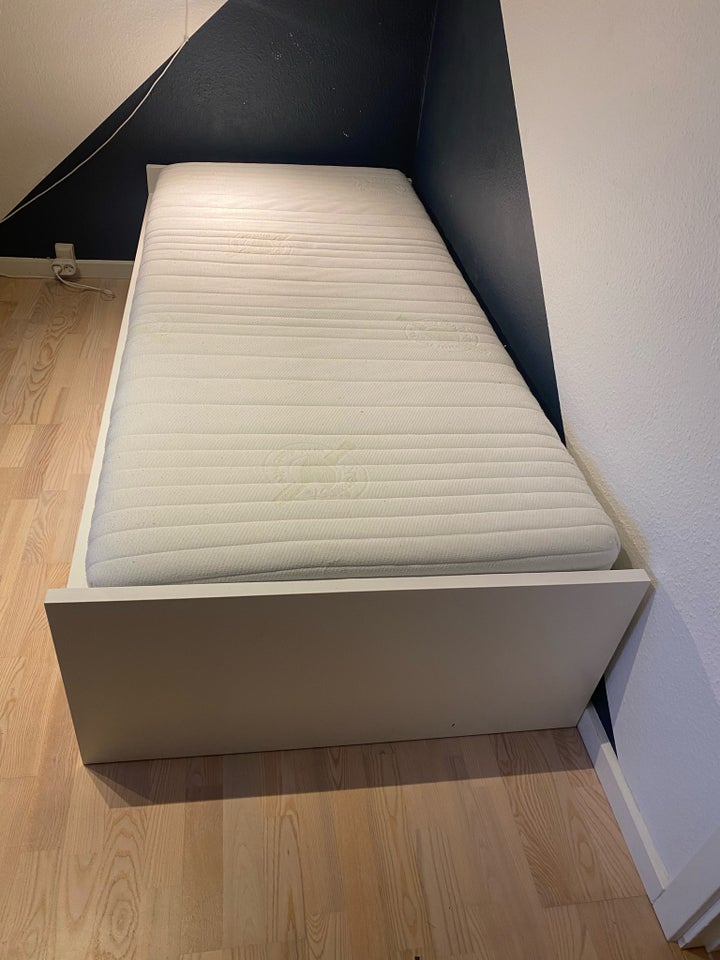 Enkeltseng, Ikea, b: 90 l: 200 h: 45