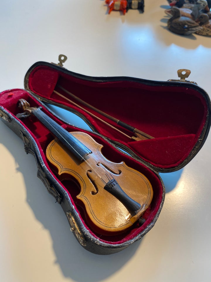 miniature violin