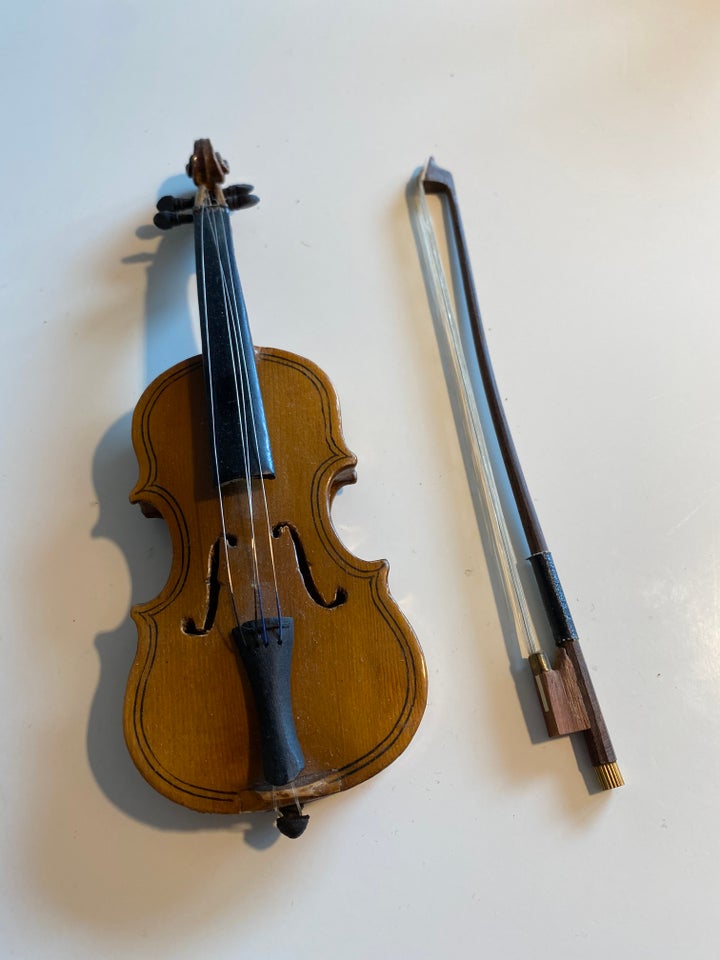 miniature violin