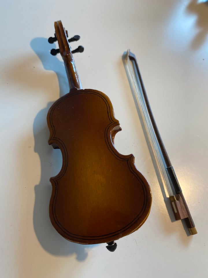 miniature violin