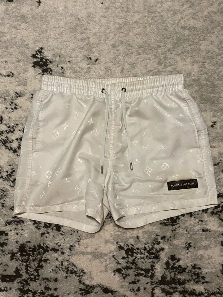 Shorts, Louis Vuitton, str. findes