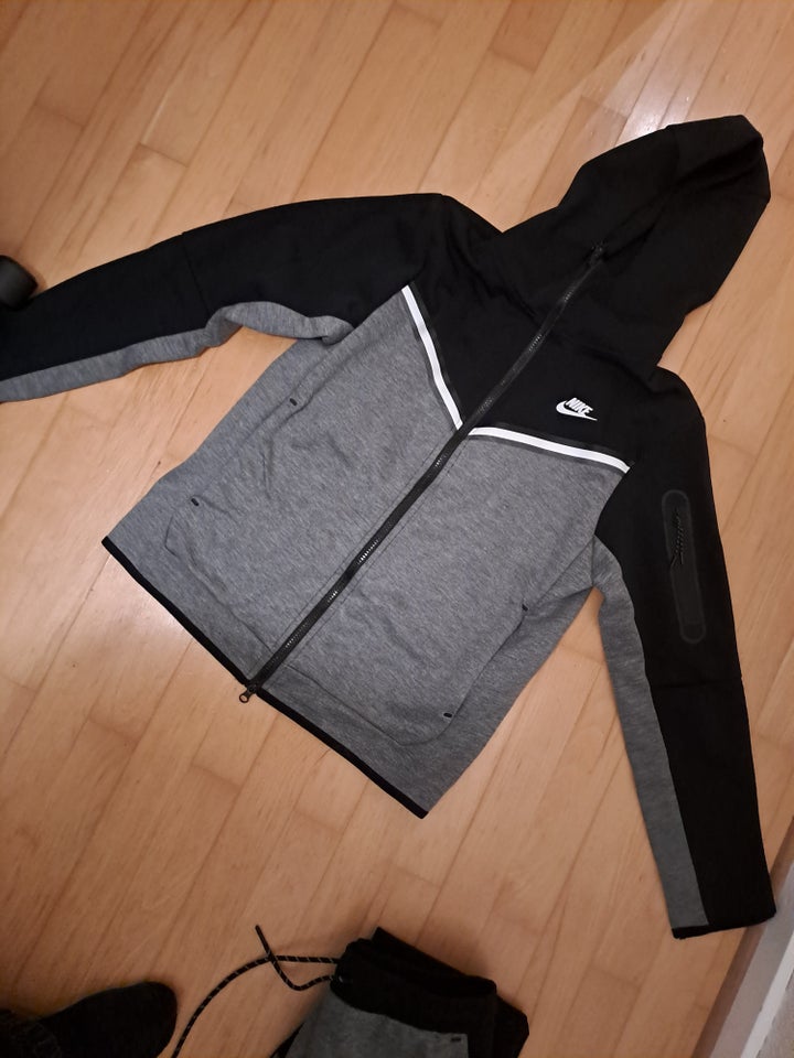 Anden trøje, Nike tech fleece