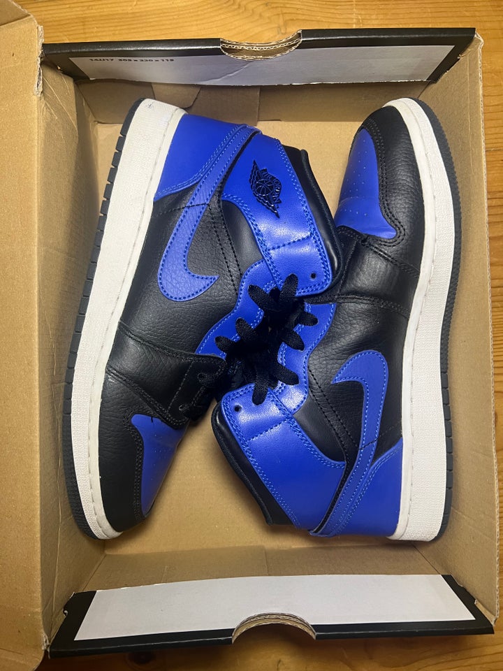 Air Jordan 1 mid “royal”