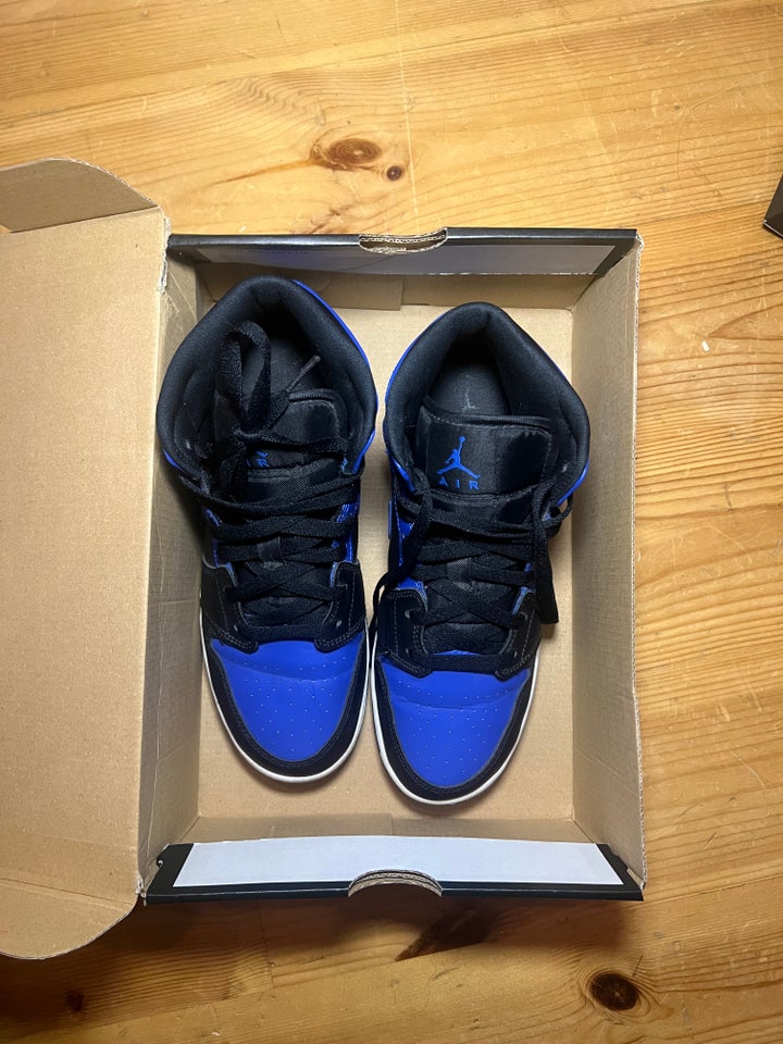 Air Jordan 1 mid “royal”