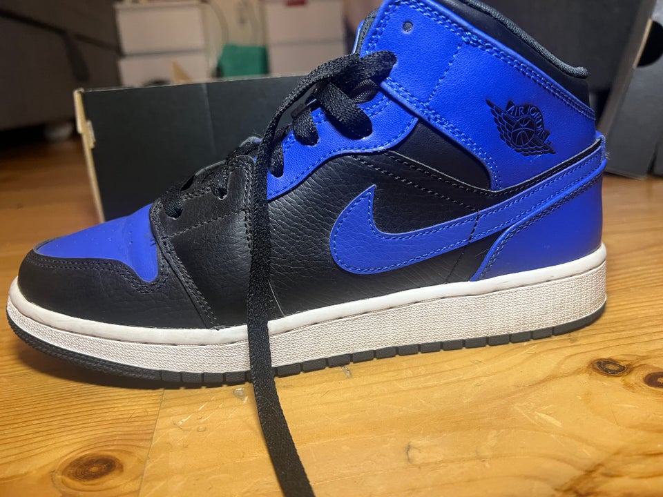 Air Jordan 1 mid “royal”