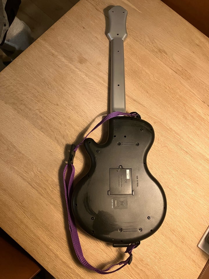 Andet legetøj, Elektrisk guitar