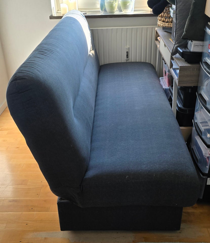 Sovesofa b: 80 l: 195 h: 120