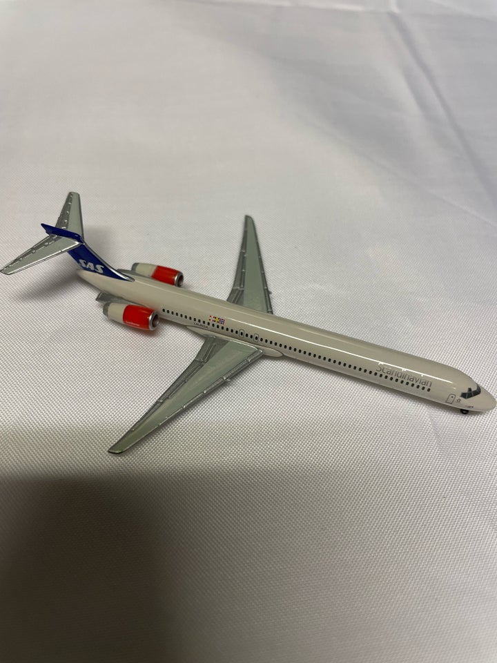 Modelfly, HERPA SAS MD 90, skala