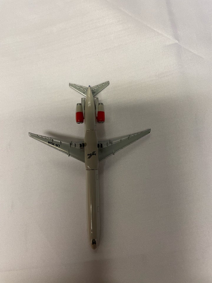 Modelfly, HERPA SAS MD 90, skala