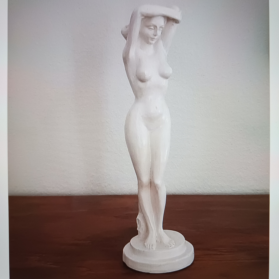 Statuette