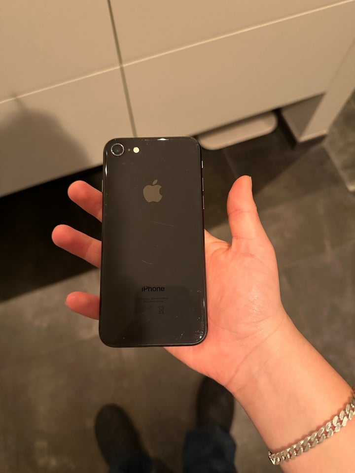 iPhone 8, 64 GB, sort