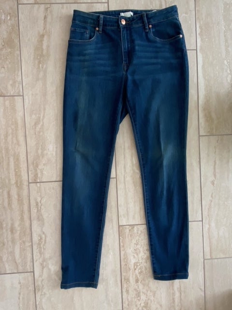 Jeans, HM jeans og Pieces buks,