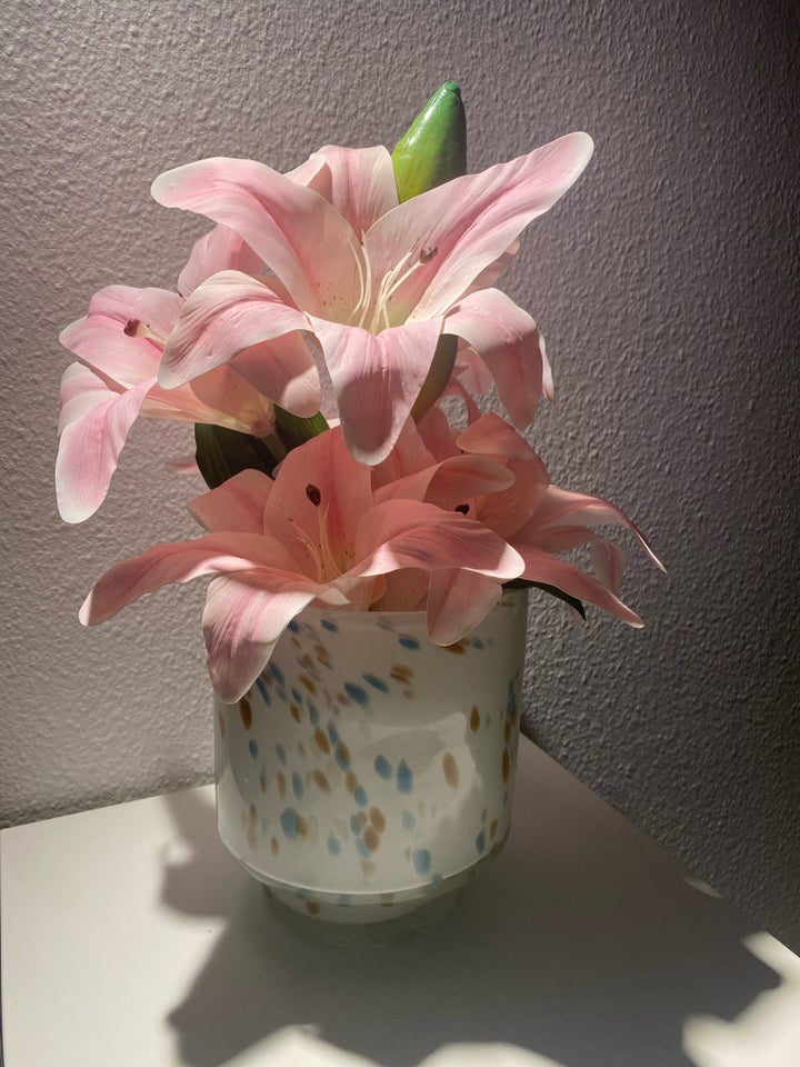 Vase med blomst