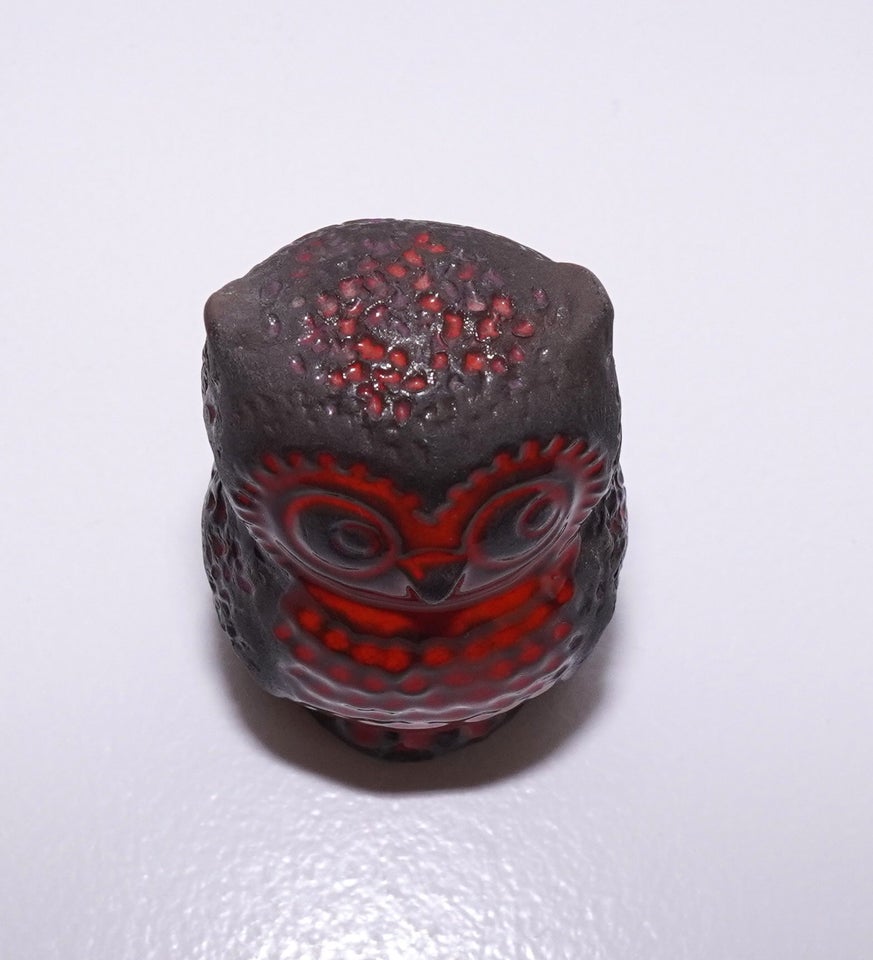Vintage keramik ugle med varm rød