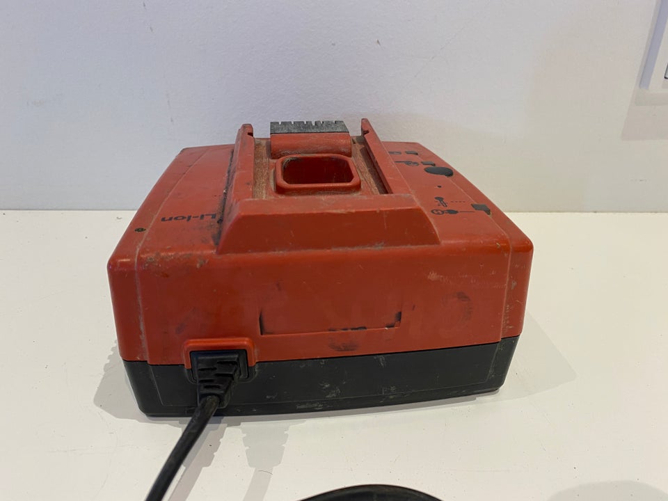 Lader, Hilti