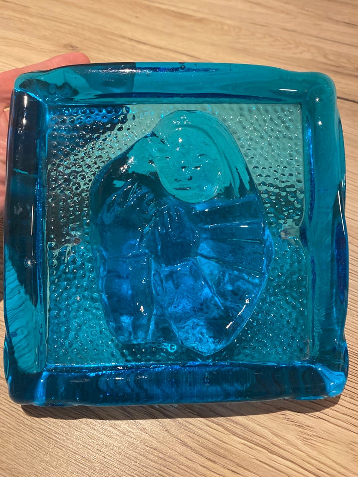 Glas relief til ophæng