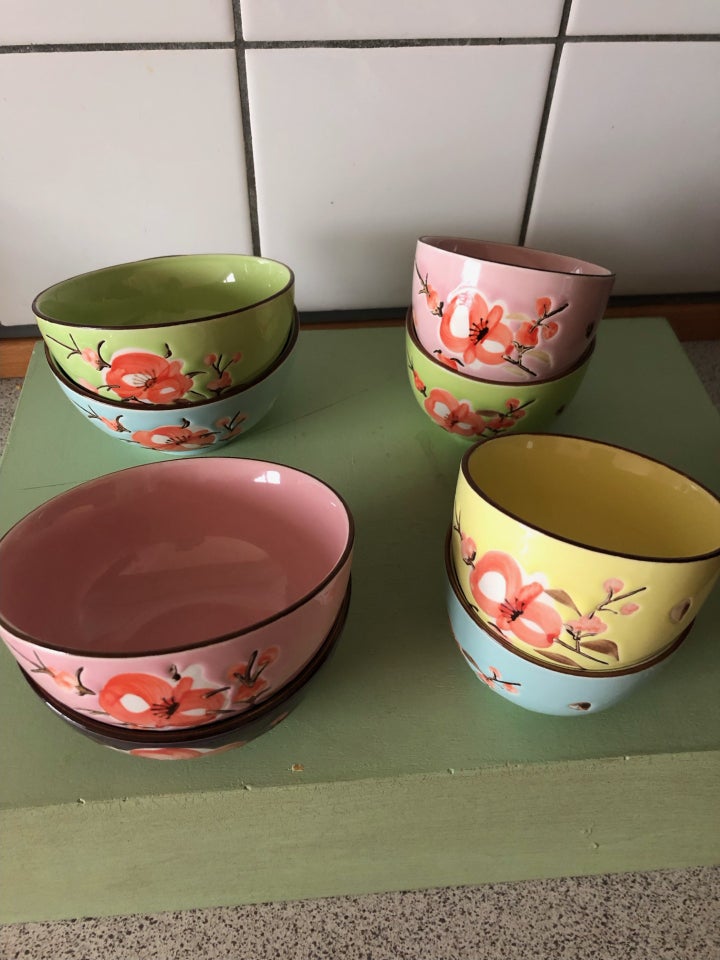 Porcelæn, 8 skåle med