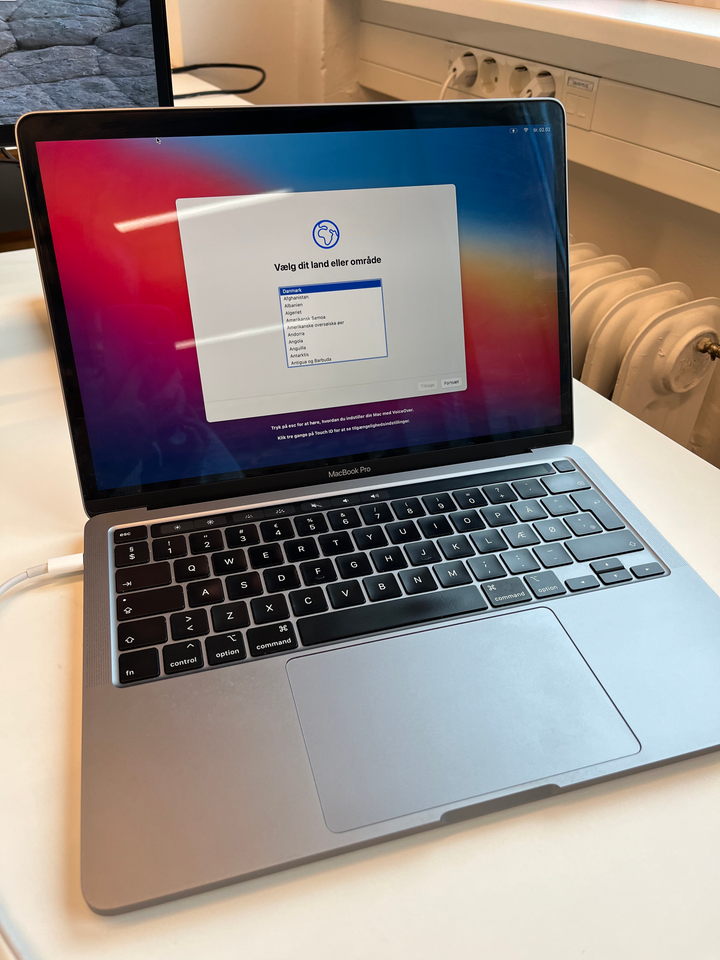 MacBook Pro, A2337 (EMC3598), 8 GB