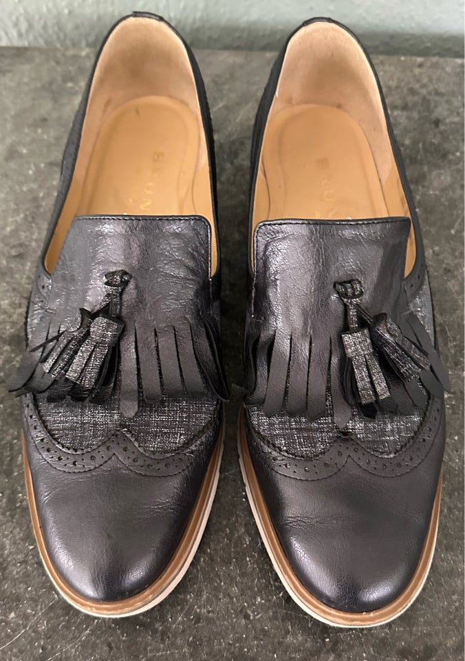 Loafers, str. 43, Brunate