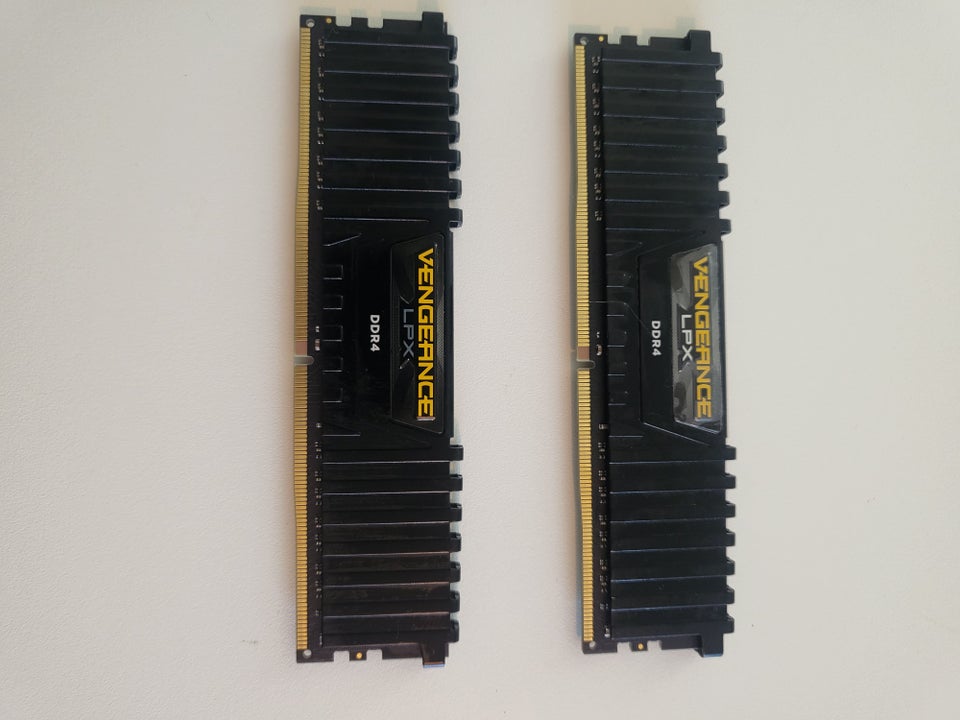 Corsair, 16, DDR4 SDRAM