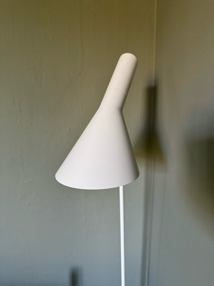 Arne Jacobsen, AJ Gulvlampe,