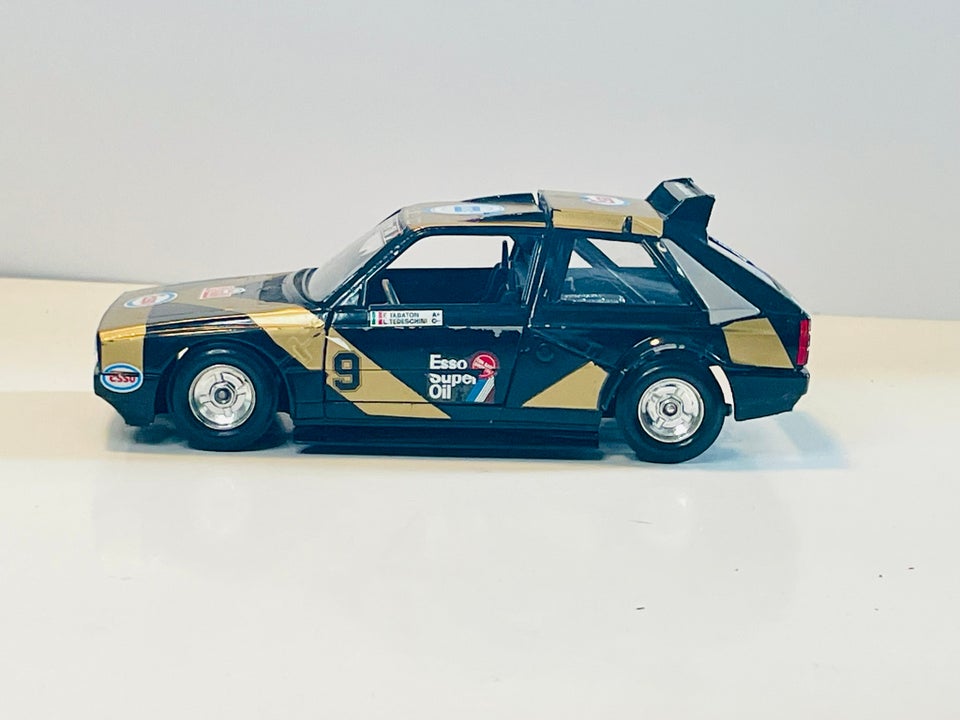 Modelbil Bburago Lancia Delta S4