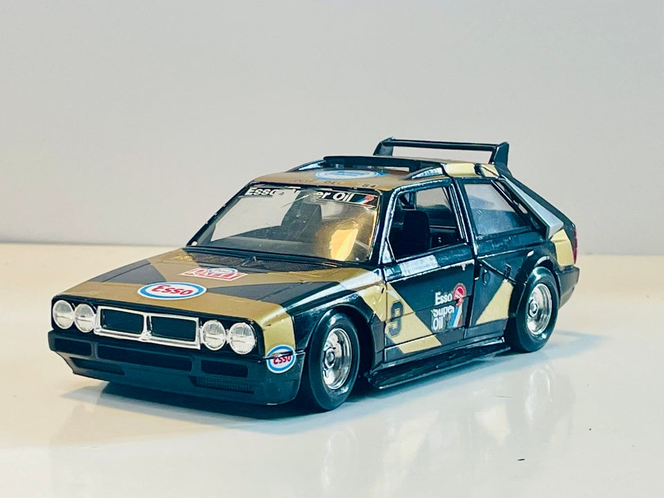 Modelbil Bburago Lancia Delta S4