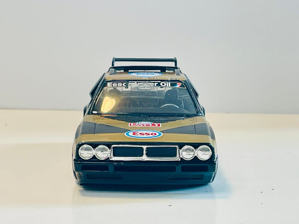 Modelbil Bburago Lancia Delta S4