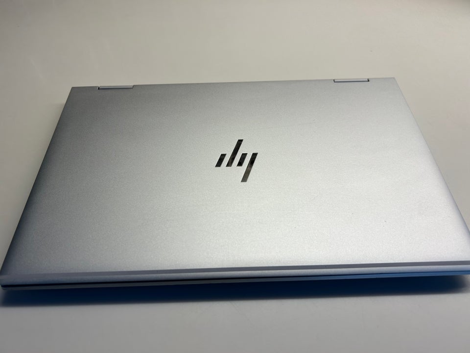 HP Elitebook 1030 G8 24 GHz 16 GB
