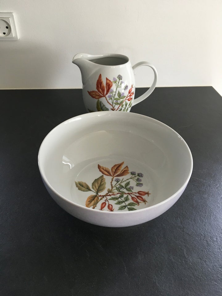 Skål og kande i porcelæn,