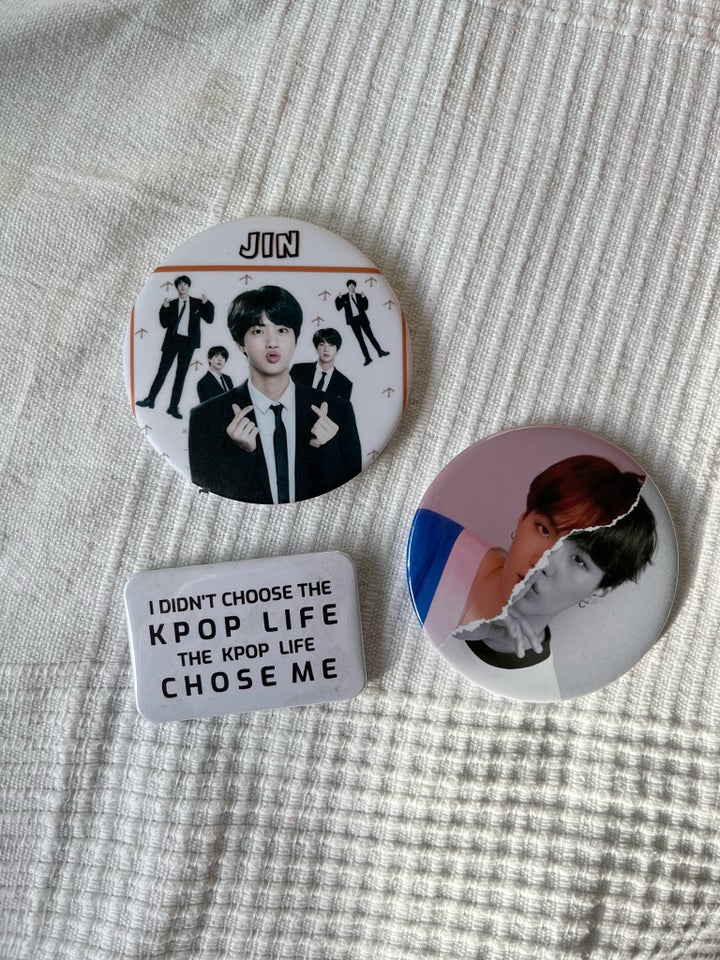 BTS: BTS badge, pop