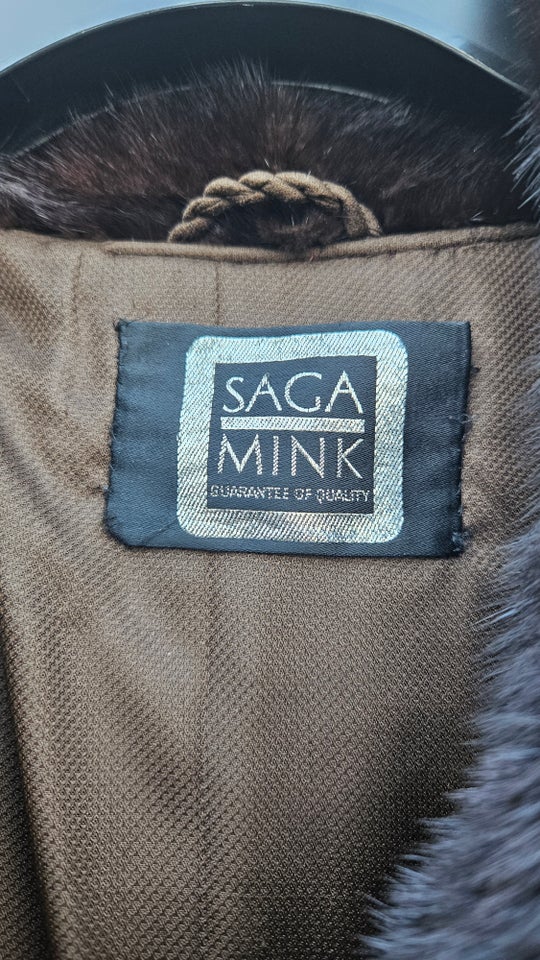 Pels, str. 40, Saga mink