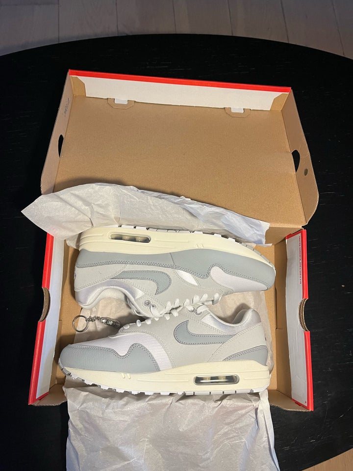 Sneakers, Nike Air Max 1 87, str. 43