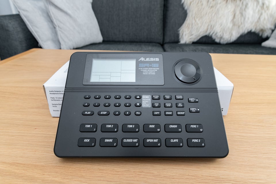 Alesis SR-16 Trommemaskine,