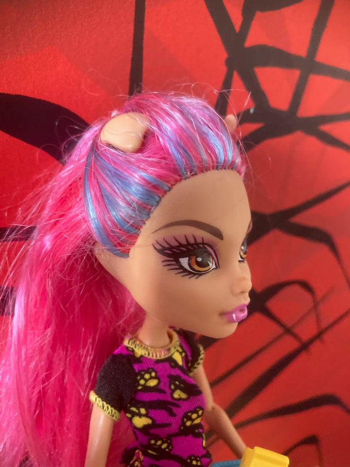 Barbie, Monster High Creepateria