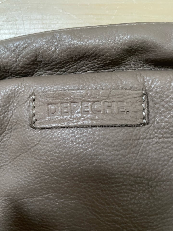 Crossbody, Depeche