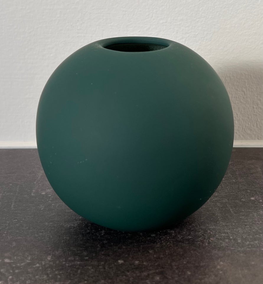 Vase, Cooee Ball