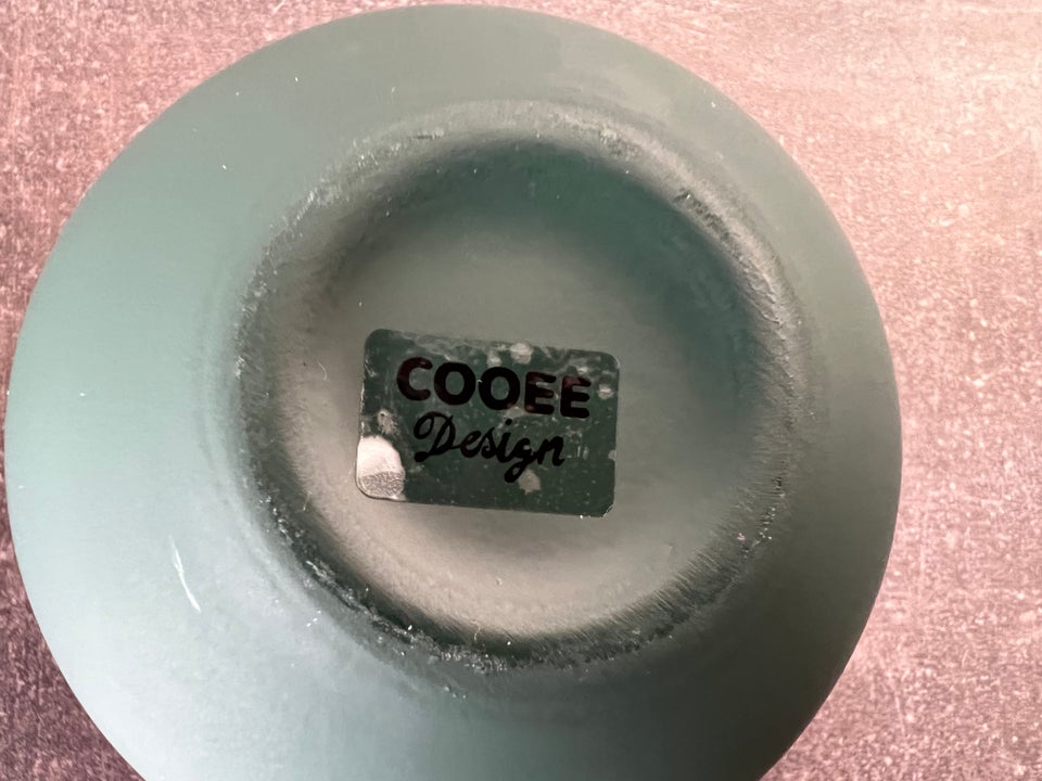 Vase, Cooee Ball