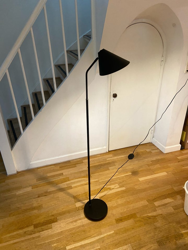 Anden arkitekt, Standerlampe,