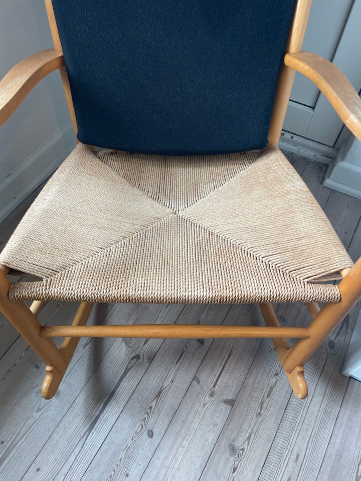 Hans J. Wegner, J16 gyngestol med