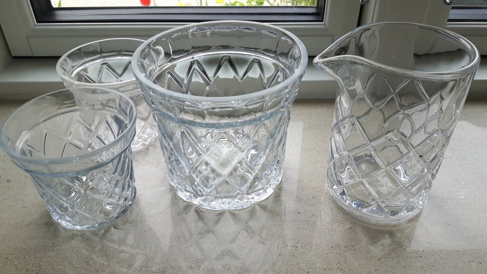 Glas Kande x 1 + Krukke x 3