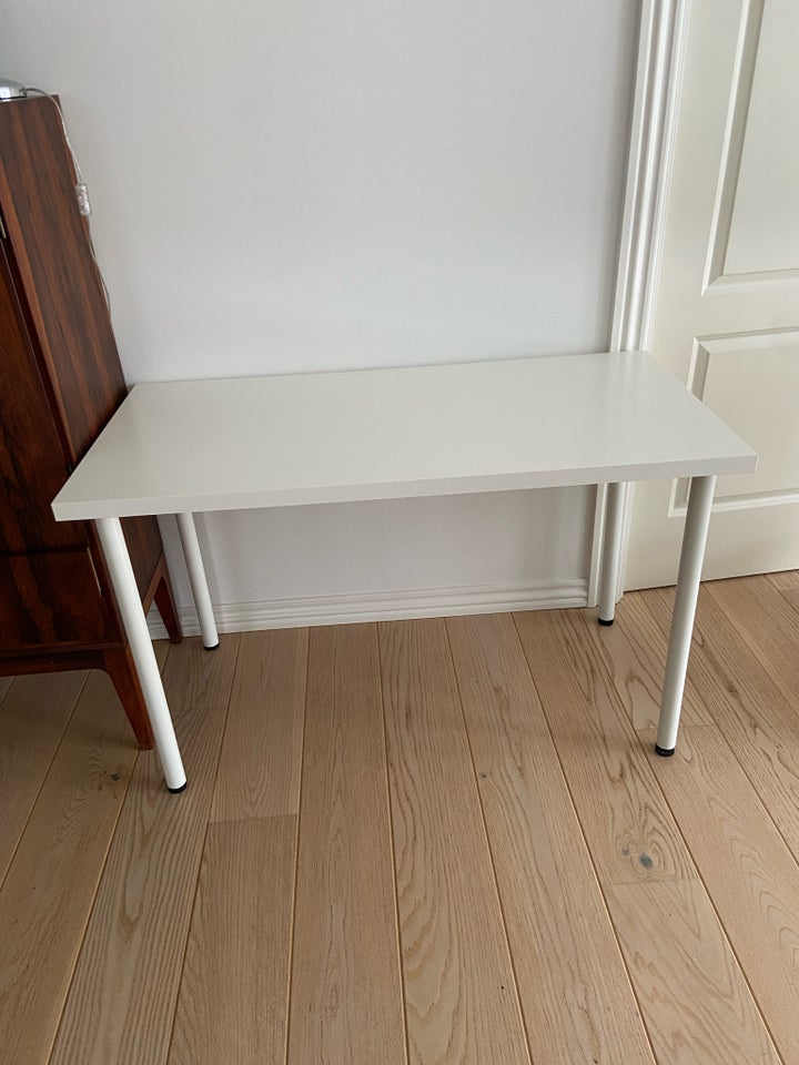 Skrivebord, Ikea, b: 120 d: 60 h: 75